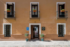 Triana Boutique Apartments by Hommyhome